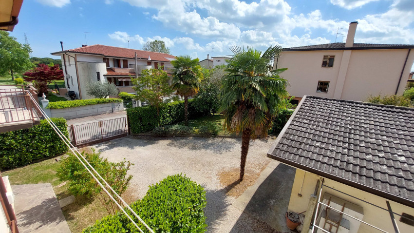 casa singola con locale commerciale